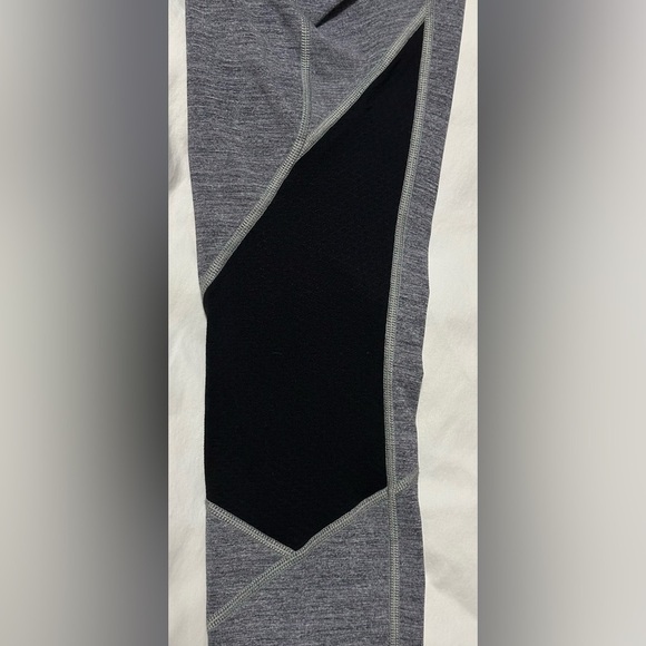 🌟Like New🌟 Lululemon: Women’s Crop Leggings - Size 6 - Picture 7 of 13